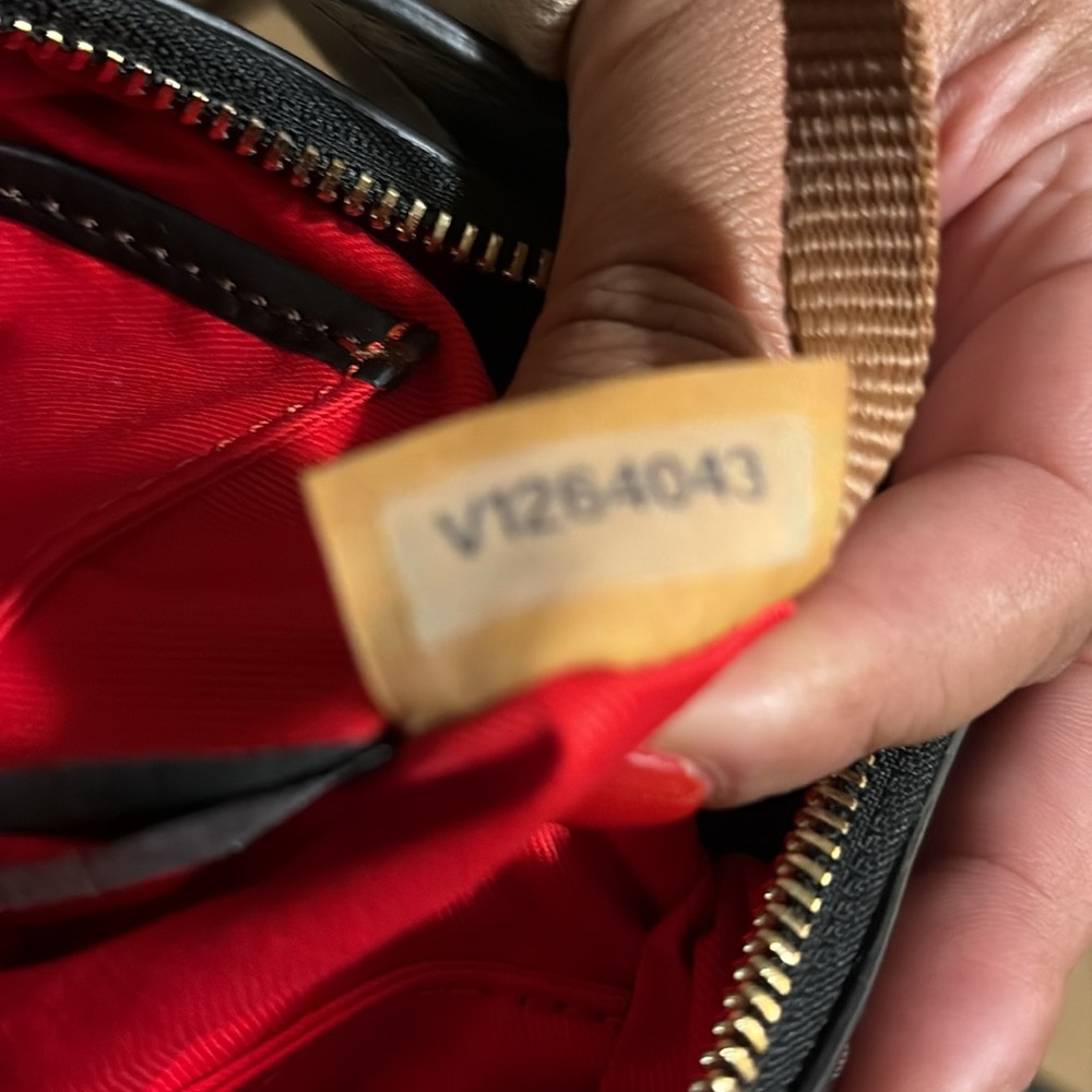 Small Dooney and Burke shoulder bag. - Picture 3 of 4